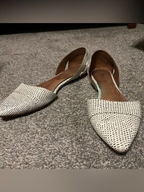 Women's Pointed D'Orsay Flats in White Faux Snake Pattern